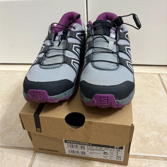 Salomon hiking shoes- J 6/ W 7 - Picture 1 of 7